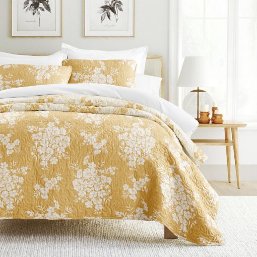 quilt set lightweight all season quilted coverlet distressed bouquet