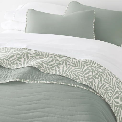 quilt set lightweight all season quilted coverlet tossed ferns